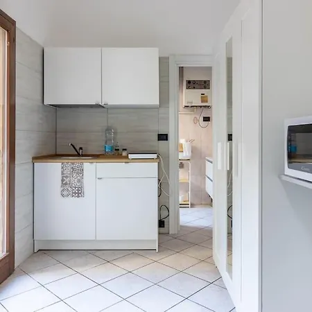 Debe-a Due Passi Da Stazionefs Apartment